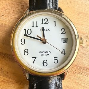 Timex ladies Indiglo round classic dress watch NEW BATTERY
